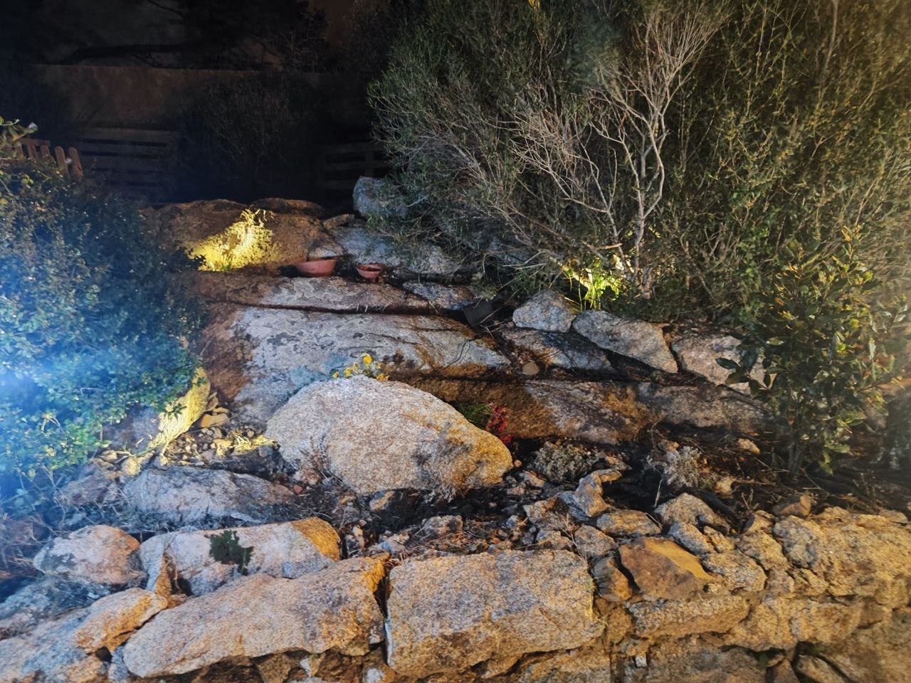 Rocce granitiche notturne